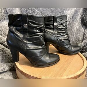 BCBG Black Cadence Slouch Pull On Leather Boots Booties Size 7